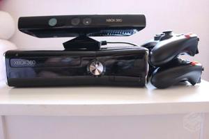 Xbox 360 - slim - 16 gigas - usada - 2 controles - 3 juegos