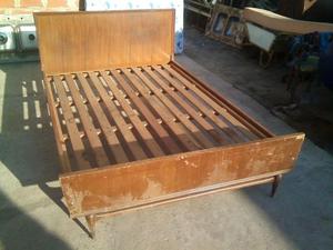 Cama Antigua De Una Plaza Y Media (1.30m De Ancho) De Madera