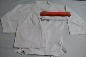 Karategui Oriente + 2 Cinturones (blanco, Naranja)