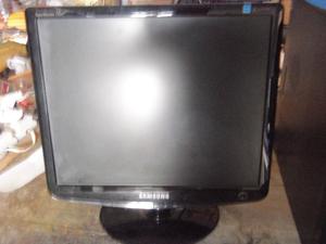 Monitor LCD marca Samsung 17", impecable completo
