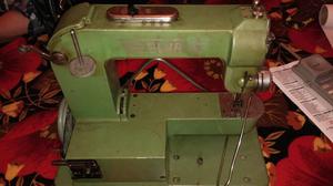 Máquina de coser elna