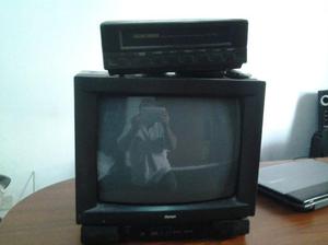 televisor y videocasetera  v controles remotos
