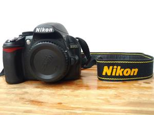 Cuerpo Nikon D Disparos + Cargador,batería Y