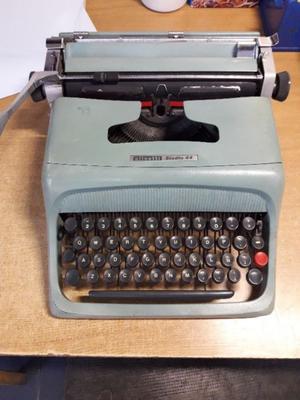 Máquina de Escribir oliveti Studio 44