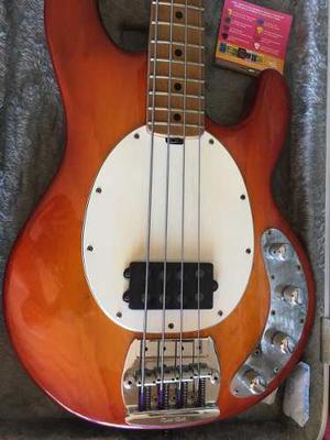 Bajo Music Man Stingray 