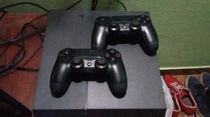 PlayStation 4 Muy Poco uso. $, con 2 joysticks y 4