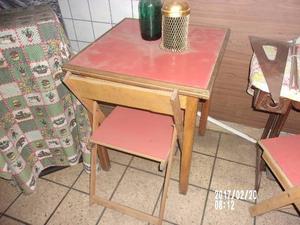 mesa y 2 sillas $-