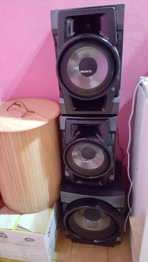 Parlantes Sony Genezi