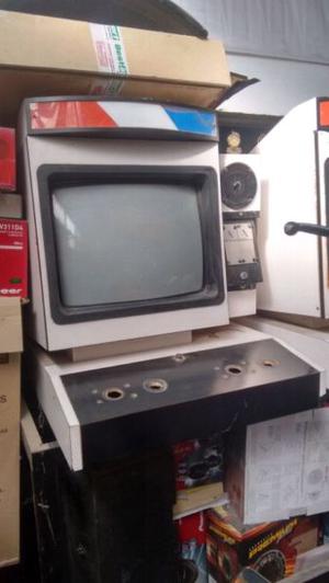 Cabina arcade con monitor y fichero