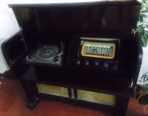 Radio a valvulas con tocadisco antiguo con mueble