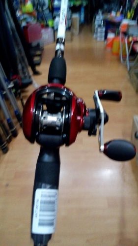 Reel Sumax Modelo Akita  Rule-manes) Rojo Y Negro