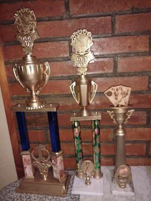 3 copas y trofeos de truco