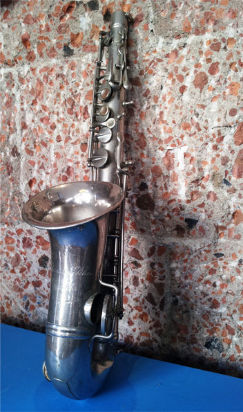 saxofón. instrumento musical