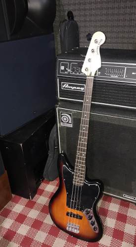 Fender Jaguar Bass (squier)