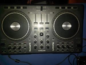 Controladora DJ Numark Mixtrack