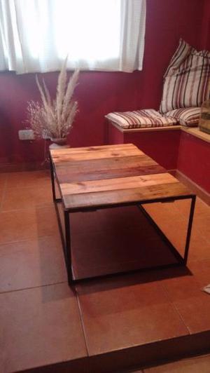 Mesa ratona de madera reciclada y hierrro