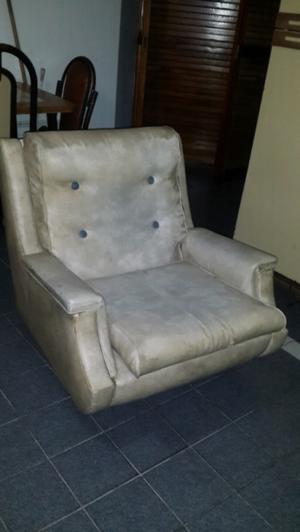 Sillón dé cuero blanco para una persona