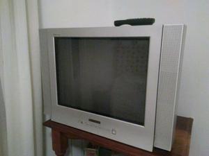 Tv 21 Flat Hitachi + Mesa de algarrobo