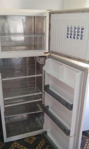 Vendo heladera con freezer philco!!