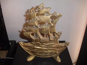 barco de bronce