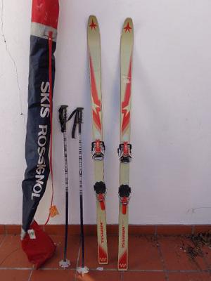 Un Juego De Skis U Esquíes
