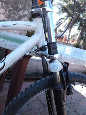 Bicicleta MTB con horquilla doble corona