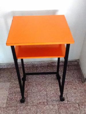 Mesa auxiliar hierro y formica, con ruedas