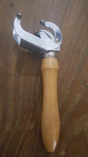 Pinza agarra fuente