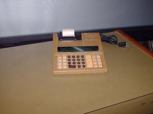 una calculadora (logos 42-8) usada estado bueno para