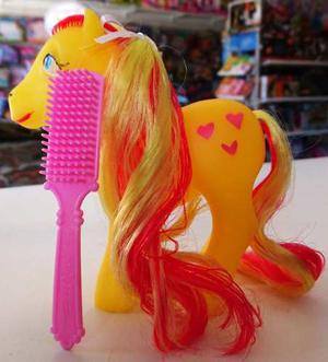 Pequeño Pony En Plastisol Decorado Con Cepillo