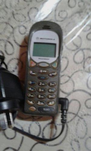 celular retro Philips con cargador