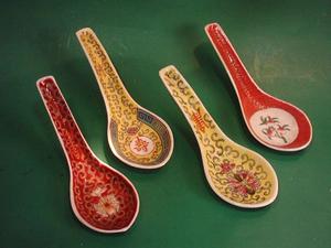 Cuatro Antiguas Cucharas De Porcelana China Decoradas