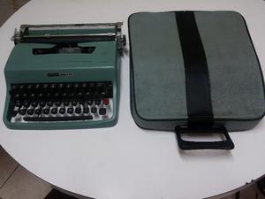 Máquina de escribir portátil Olivetti Lettera 32
