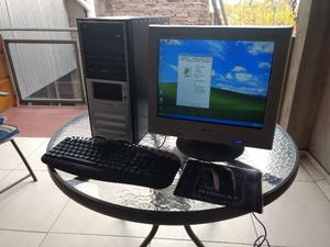 PC escritorio completa con monitor 17"