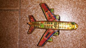 Avion jumbo b 747 chapa y goma antiguo