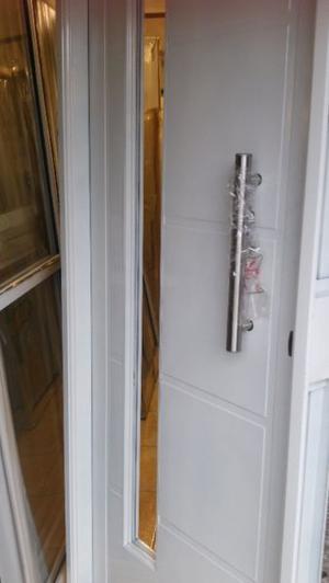 puerta doble chapa inyectada con postigo