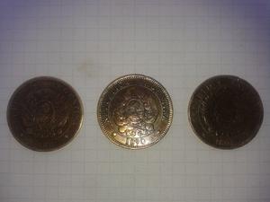 Tres Monedas Argentinas de 2 Centavos de Patacon de