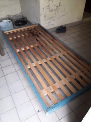 Vendo catre de una plaza