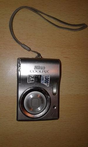 Cámara digital usada Nikon Coolpix 7,1 megapixeles