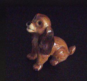 Estatuilla perro de porcelana con sello