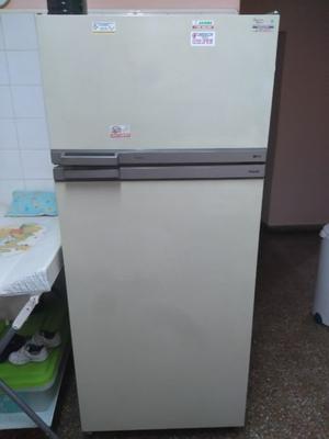 vendo heladera con freezer modelo tropical