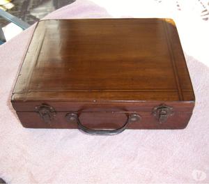 valija de madera lustrada antigua