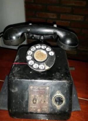Teléfono antiguo a baquelita
