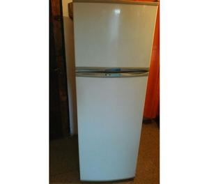 Heladera White Westinghouse con Freezer 360 Litros