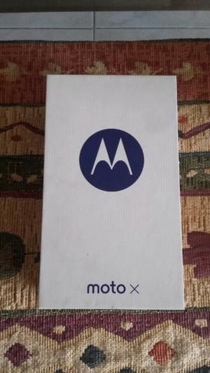 Moto x2 en caja. 6 meses de uso.