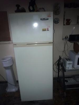 VENDO HELADERA 281 LTS POCO USO