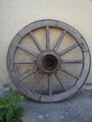 rueda de carreta antigua