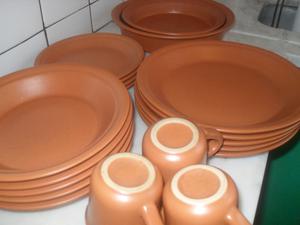 JUEGO DE PLATOS EN CERAMICA