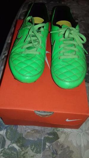 Vendo botines Nike tiempo talle 32