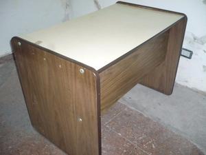 escritorio con dos cajones